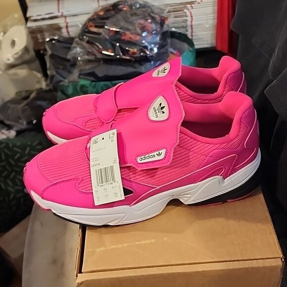 Adidas Torsion size 10 Velcro sneakers - Picture 1 of 7